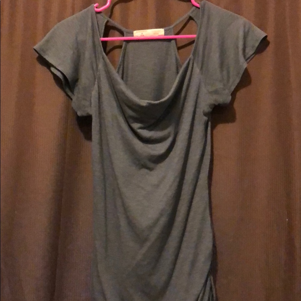 No boundaries grey cut out t-shirt